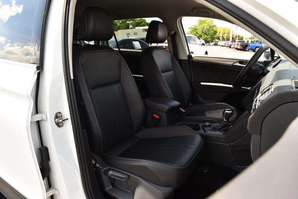Volkswagen Tiguan Vehicle Full-screen Gallery Image 21