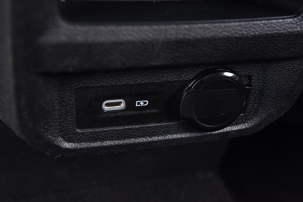Volkswagen Tiguan Vehicle Full-screen Gallery Image 24