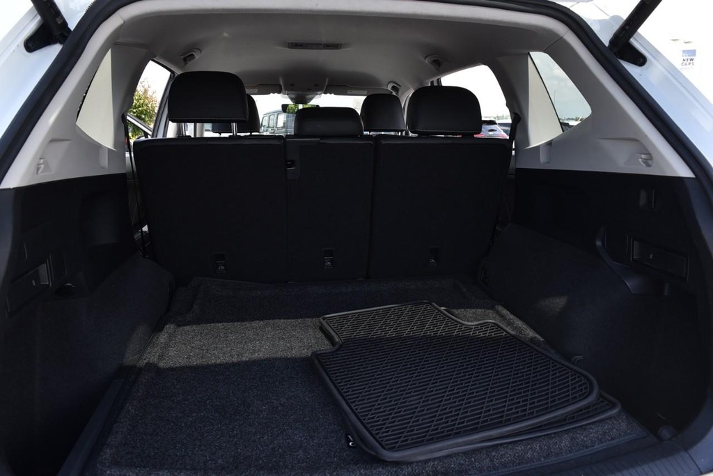 Volkswagen Tiguan Vehicle Full-screen Gallery Image 25