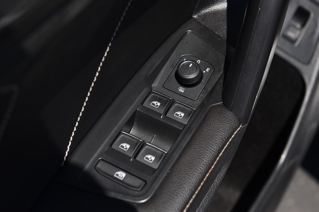 Volkswagen Tiguan Vehicle Image 08