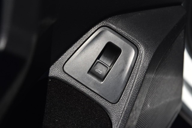 Volkswagen Tiguan Vehicle Image 09
