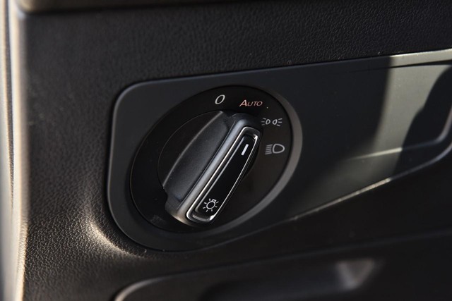 Volkswagen Tiguan Vehicle Image 11