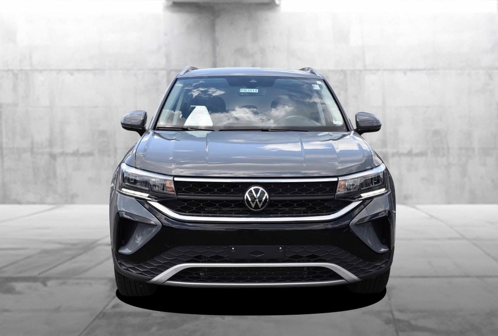 Volkswagen Taos Vehicle Full-screen Gallery Image 4