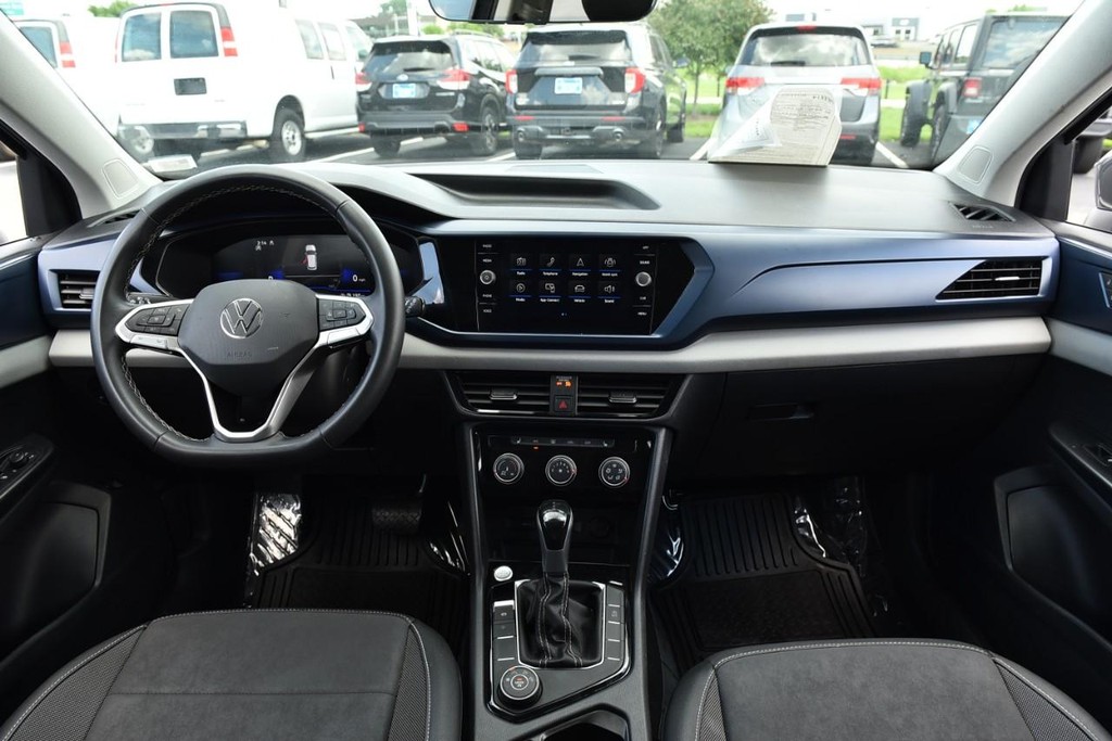 Volkswagen Taos Vehicle Full-screen Gallery Image 7