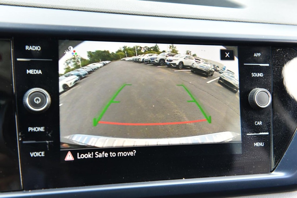 Volkswagen Taos Vehicle Full-screen Gallery Image 12