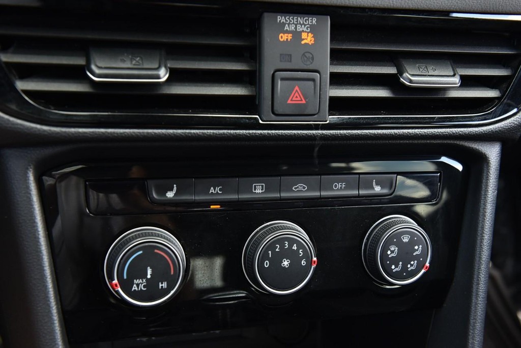 Volkswagen Taos Vehicle Full-screen Gallery Image 14