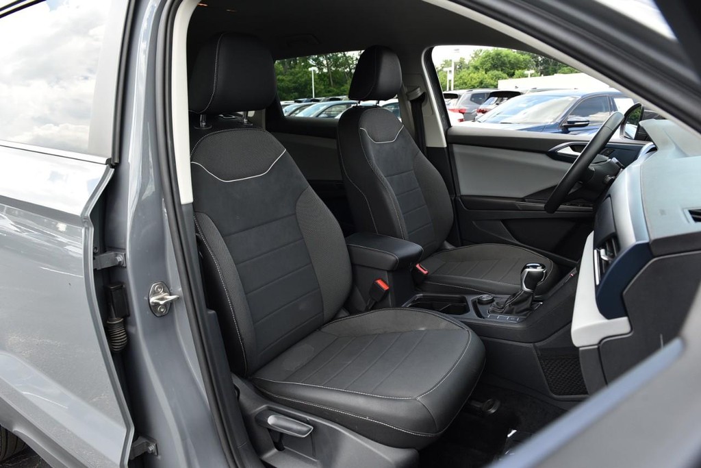 Volkswagen Taos Vehicle Full-screen Gallery Image 20