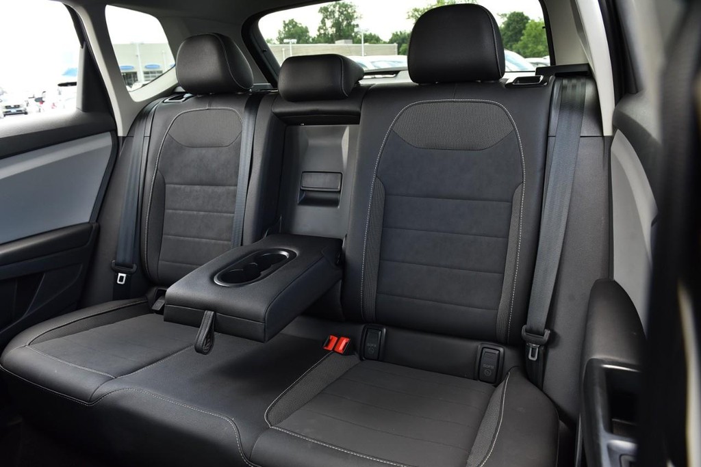 Volkswagen Taos Vehicle Full-screen Gallery Image 21