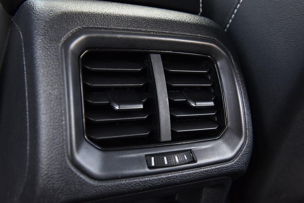Volkswagen Taos Vehicle Full-screen Gallery Image 22
