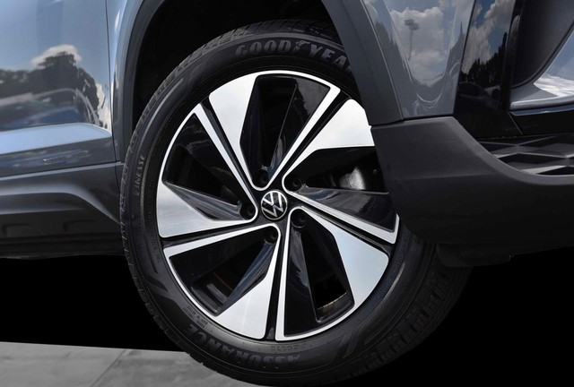 Volkswagen Taos Vehicle Image 03