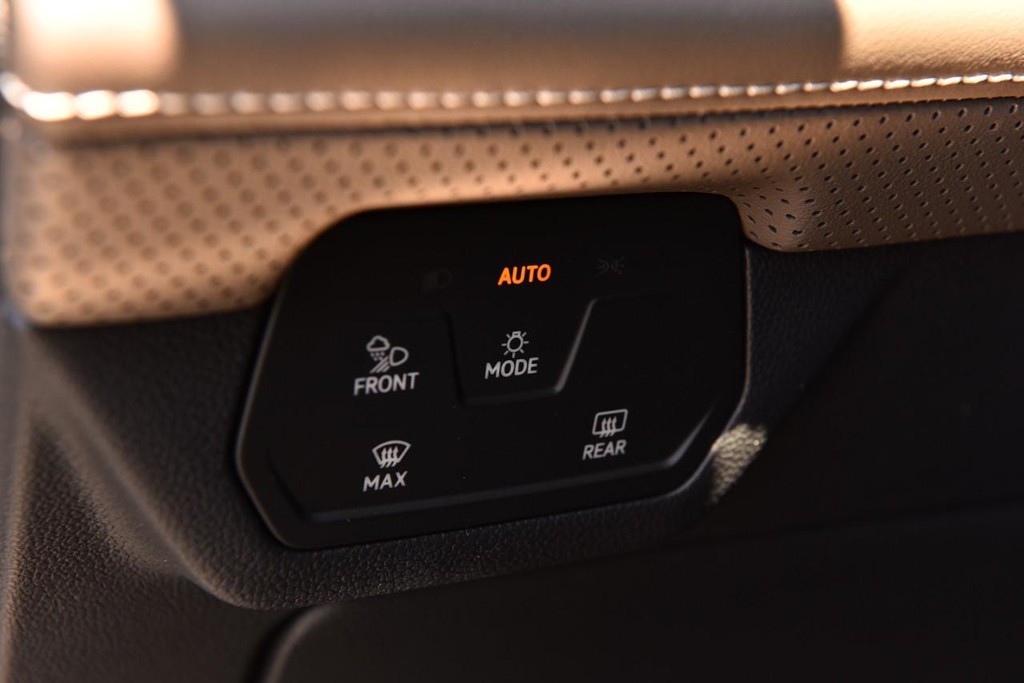 Volkswagen Atlas Vehicle Full-screen Gallery Image 11