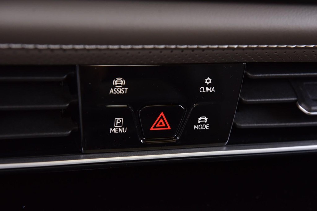 Volkswagen Atlas Vehicle Full-screen Gallery Image 15