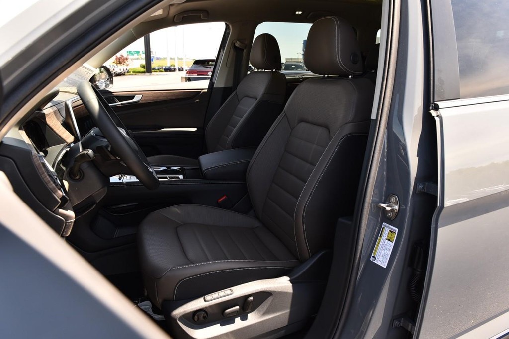 Volkswagen Atlas Vehicle Full-screen Gallery Image 19