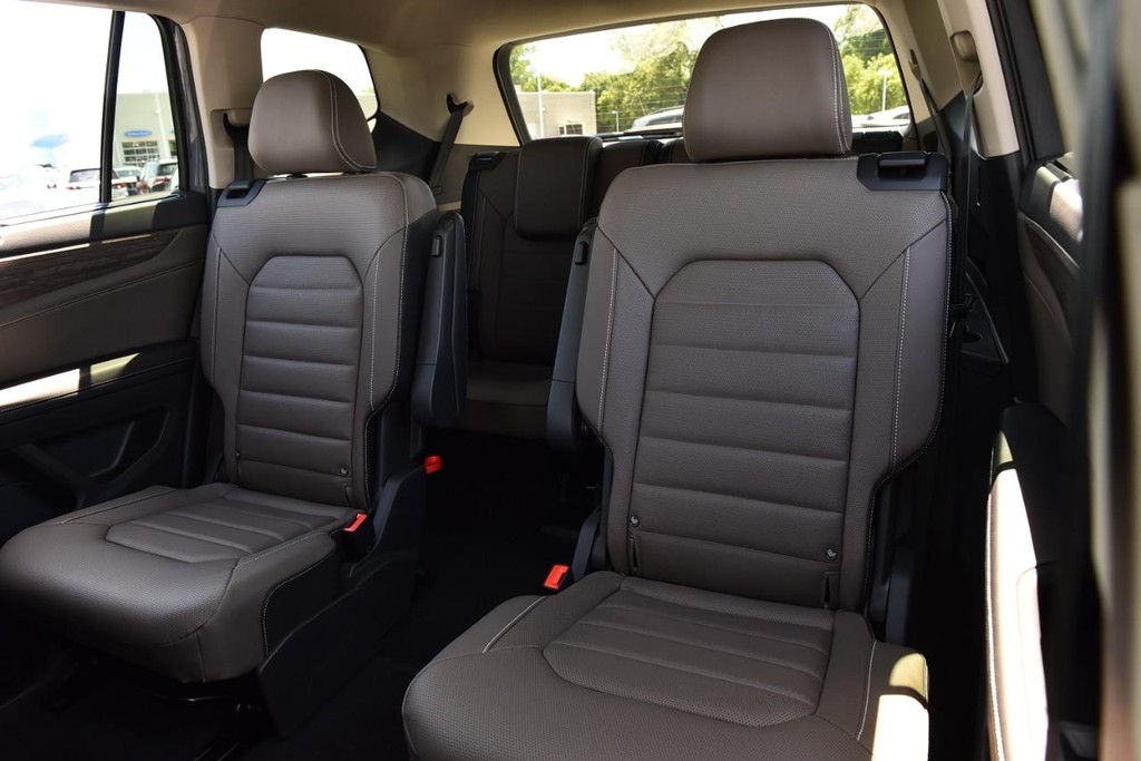 Volkswagen Atlas Vehicle Full-screen Gallery Image 22