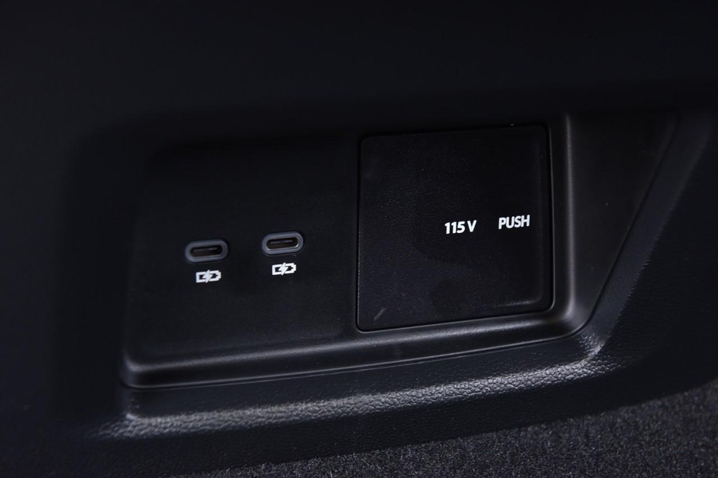 Volkswagen Atlas Vehicle Full-screen Gallery Image 24