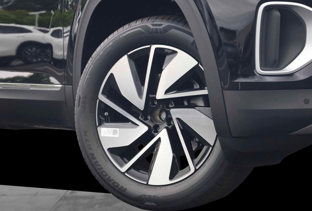 Volkswagen Atlas Vehicle Full-screen Gallery Image 3