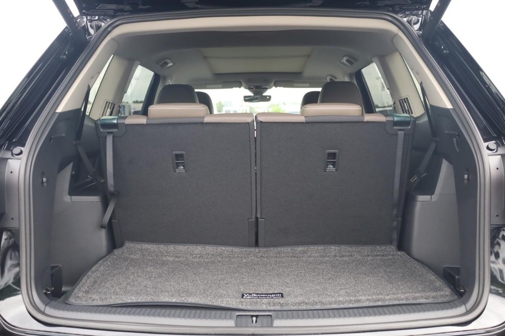 Volkswagen Atlas Vehicle Full-screen Gallery Image 7
