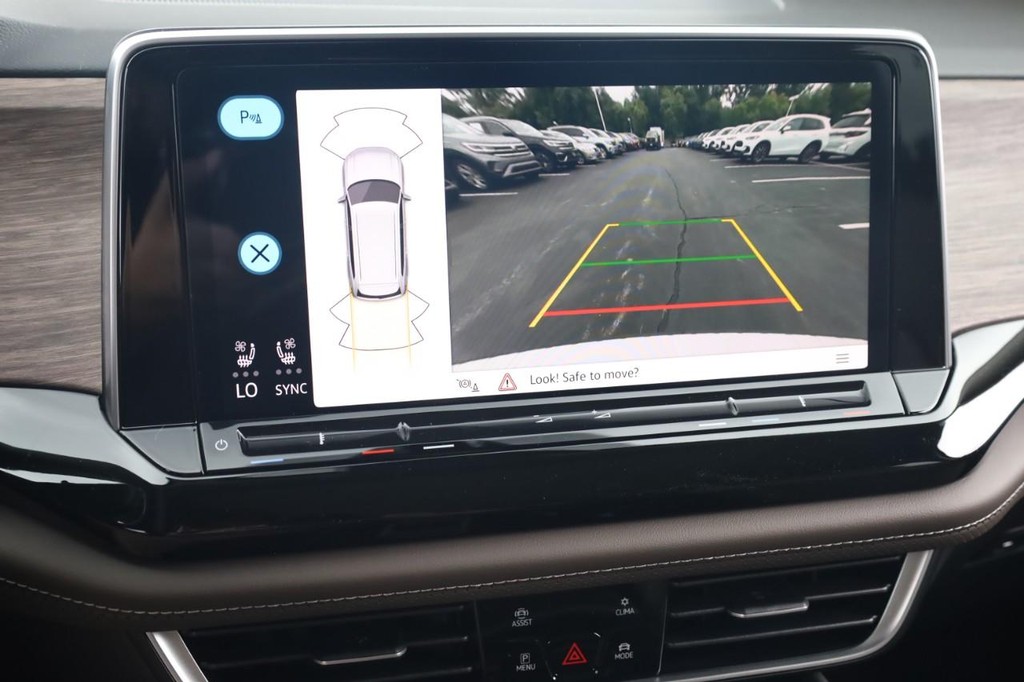Volkswagen Atlas Vehicle Full-screen Gallery Image 14