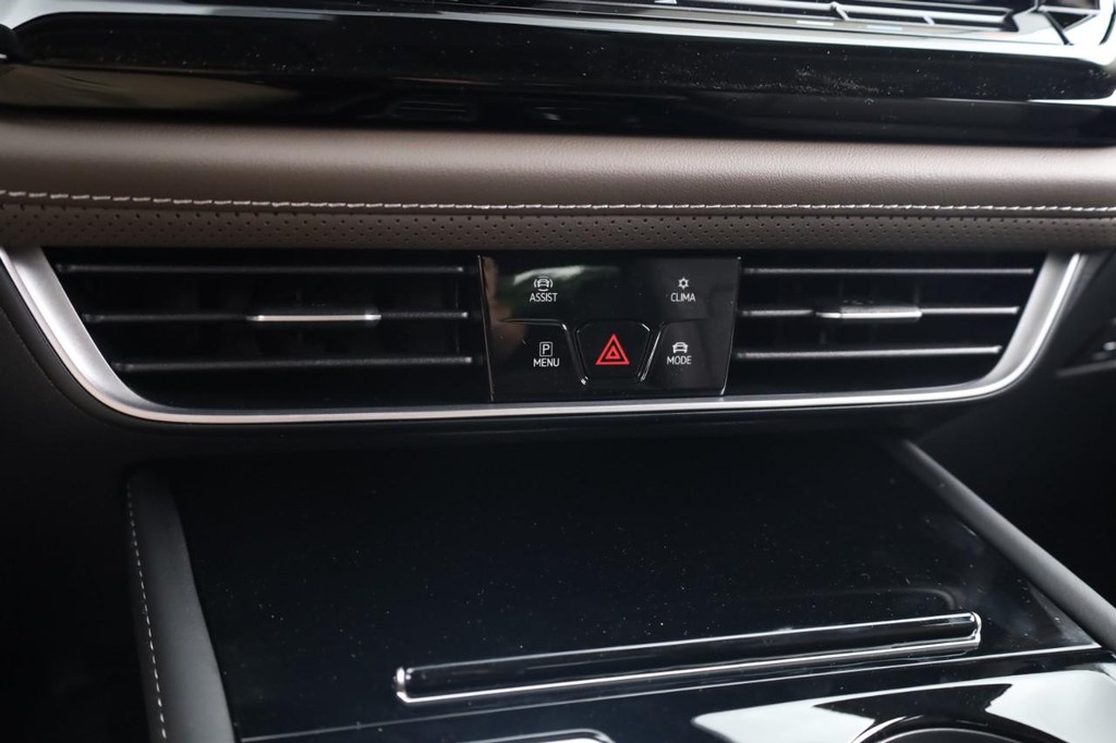 Volkswagen Atlas Vehicle Full-screen Gallery Image 15