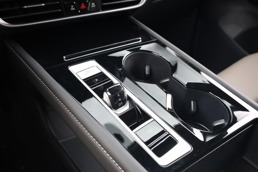 Volkswagen Atlas Vehicle Full-screen Gallery Image 16