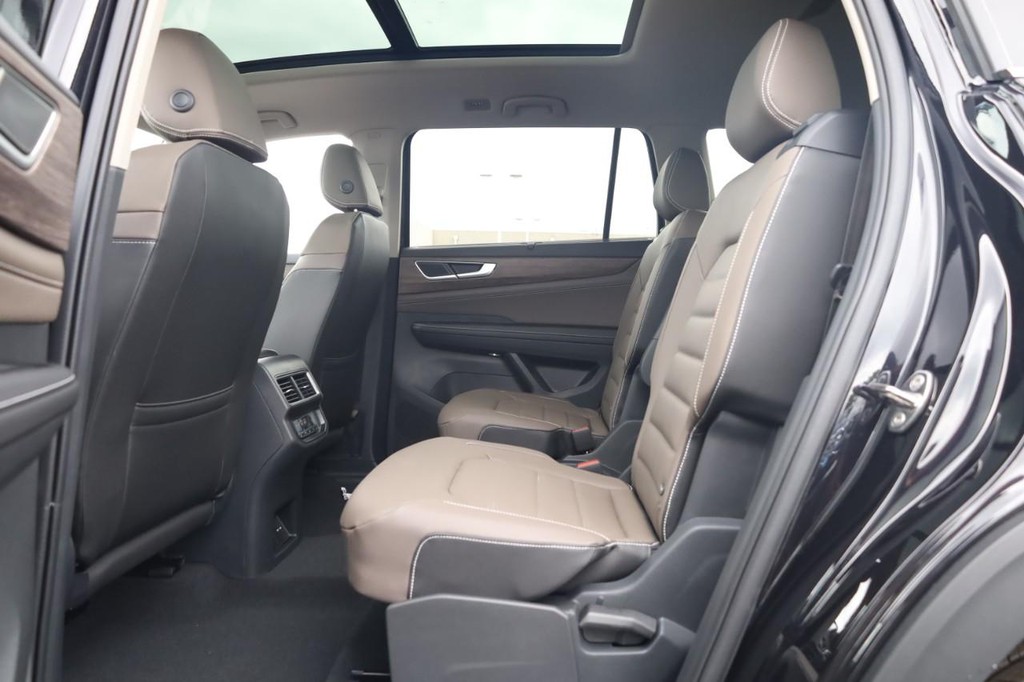 Volkswagen Atlas Vehicle Full-screen Gallery Image 21