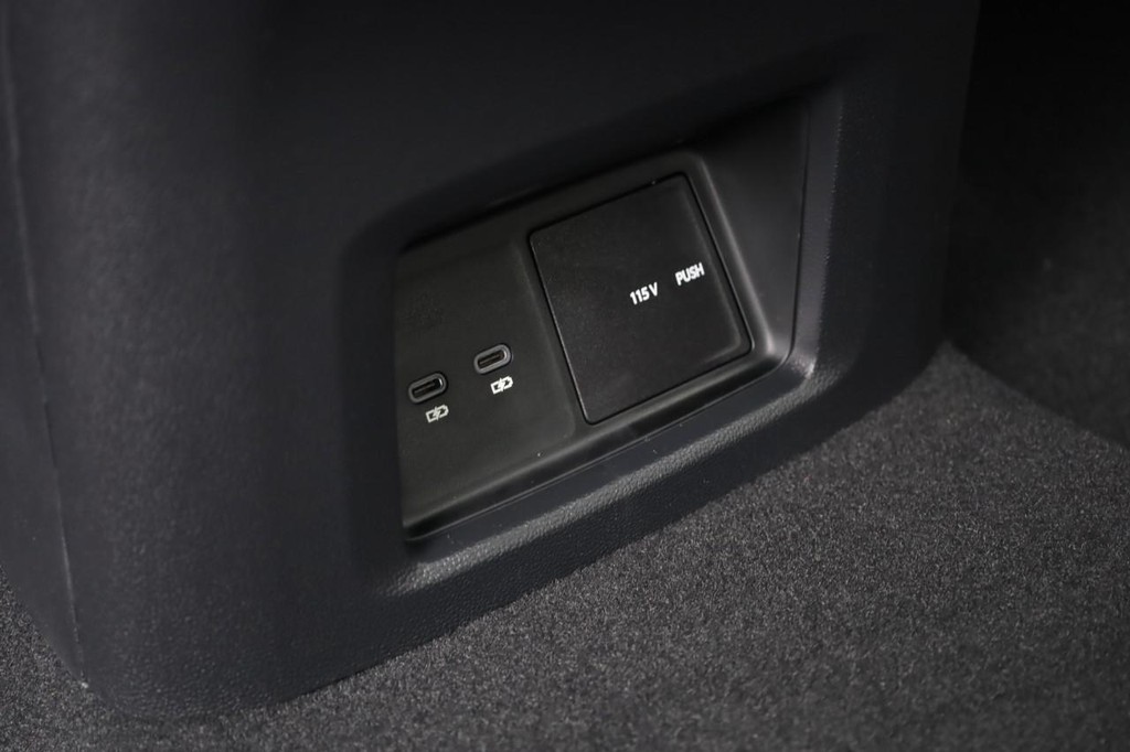Volkswagen Atlas Vehicle Full-screen Gallery Image 23