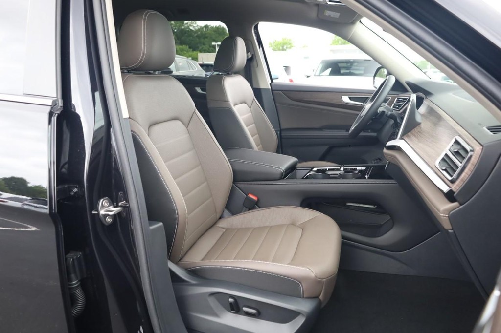 Volkswagen Atlas Vehicle Full-screen Gallery Image 25