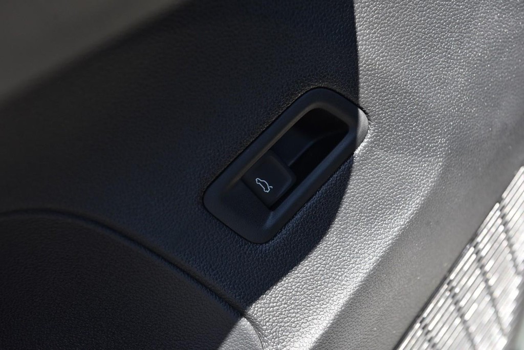 Volkswagen Atlas Vehicle Full-screen Gallery Image 9