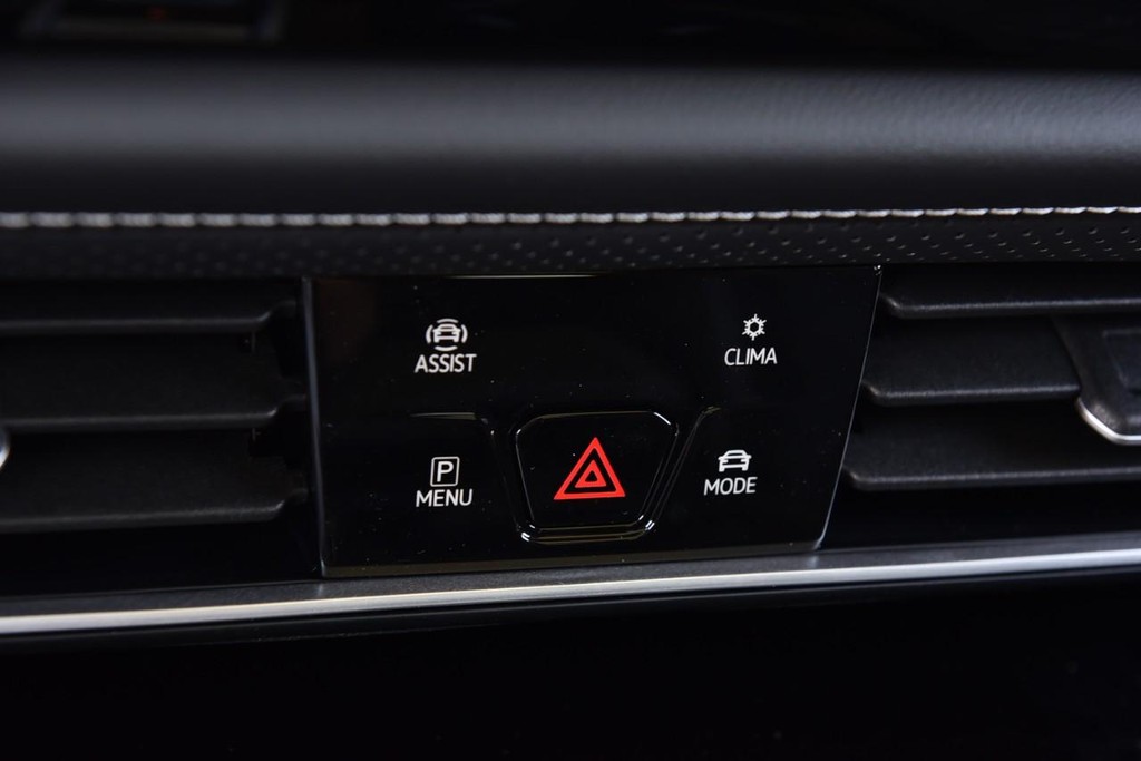 Volkswagen Atlas Vehicle Full-screen Gallery Image 15