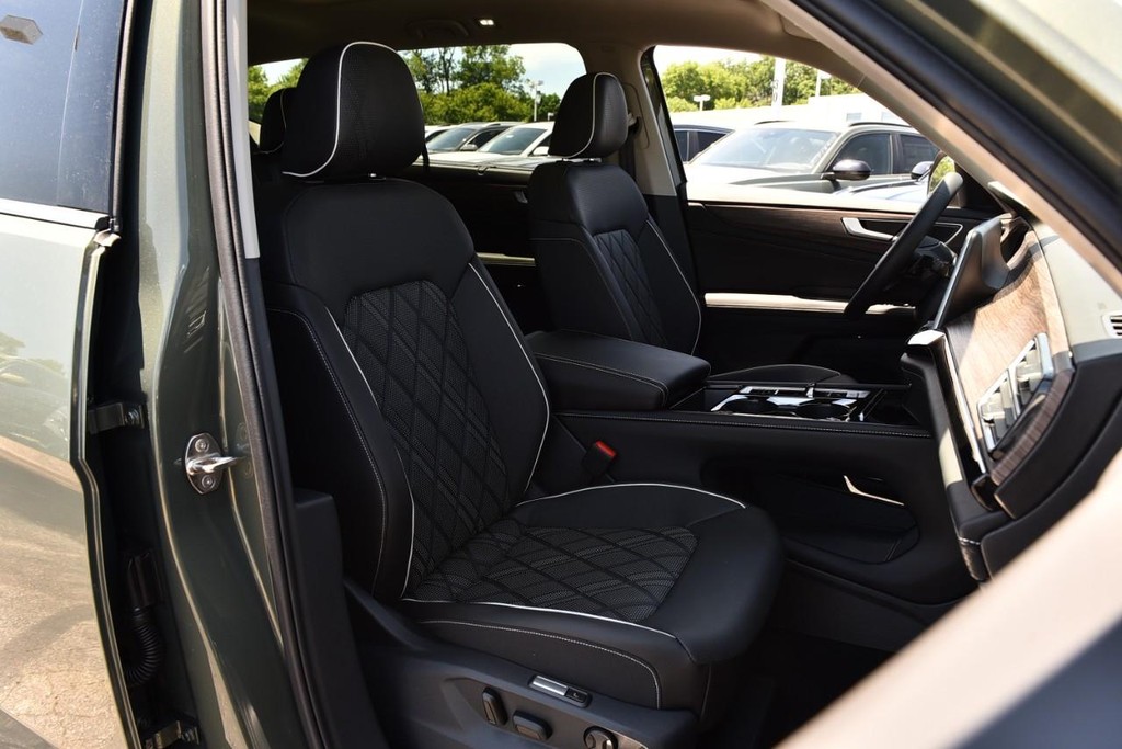 Volkswagen Atlas Vehicle Full-screen Gallery Image 20