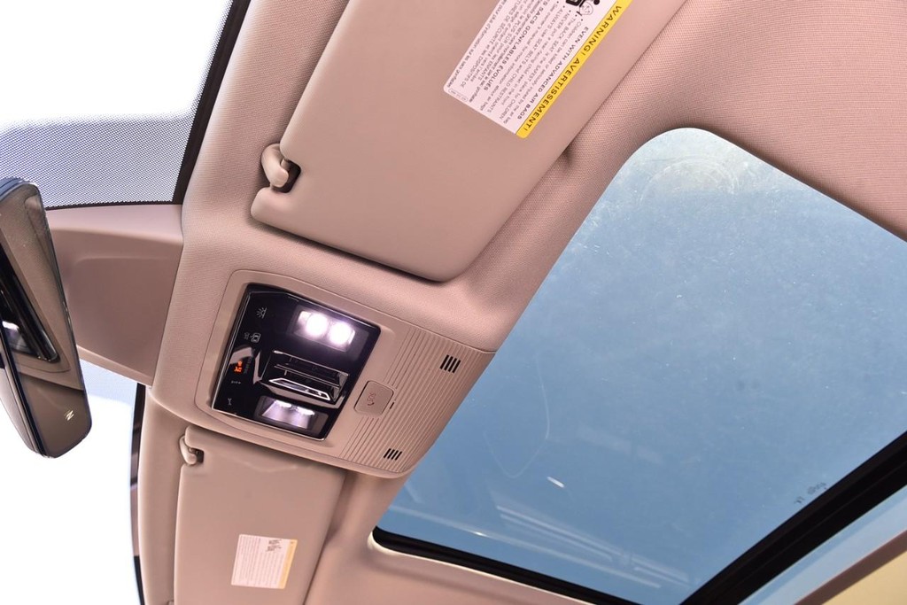 Volkswagen Atlas Vehicle Full-screen Gallery Image 21