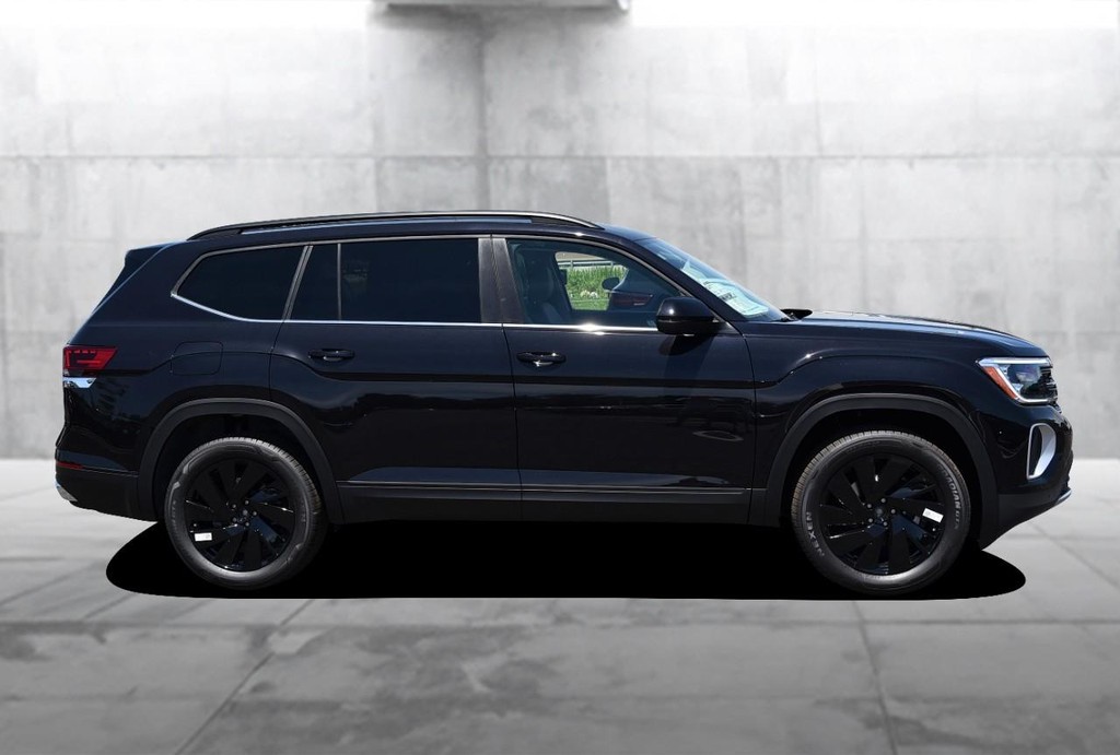 Volkswagen Atlas Vehicle Full-screen Gallery Image 5