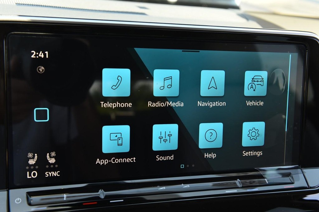 Volkswagen Atlas Vehicle Full-screen Gallery Image 14