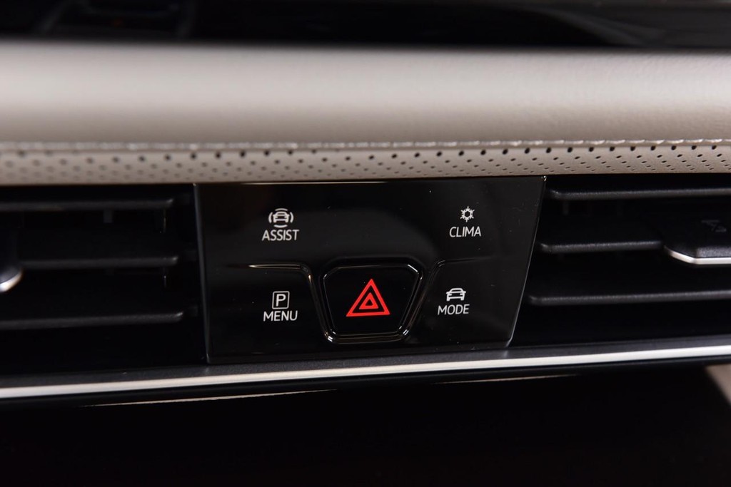 Volkswagen Atlas Vehicle Full-screen Gallery Image 15
