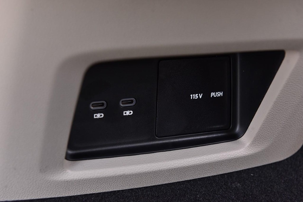 Volkswagen Atlas Vehicle Full-screen Gallery Image 23