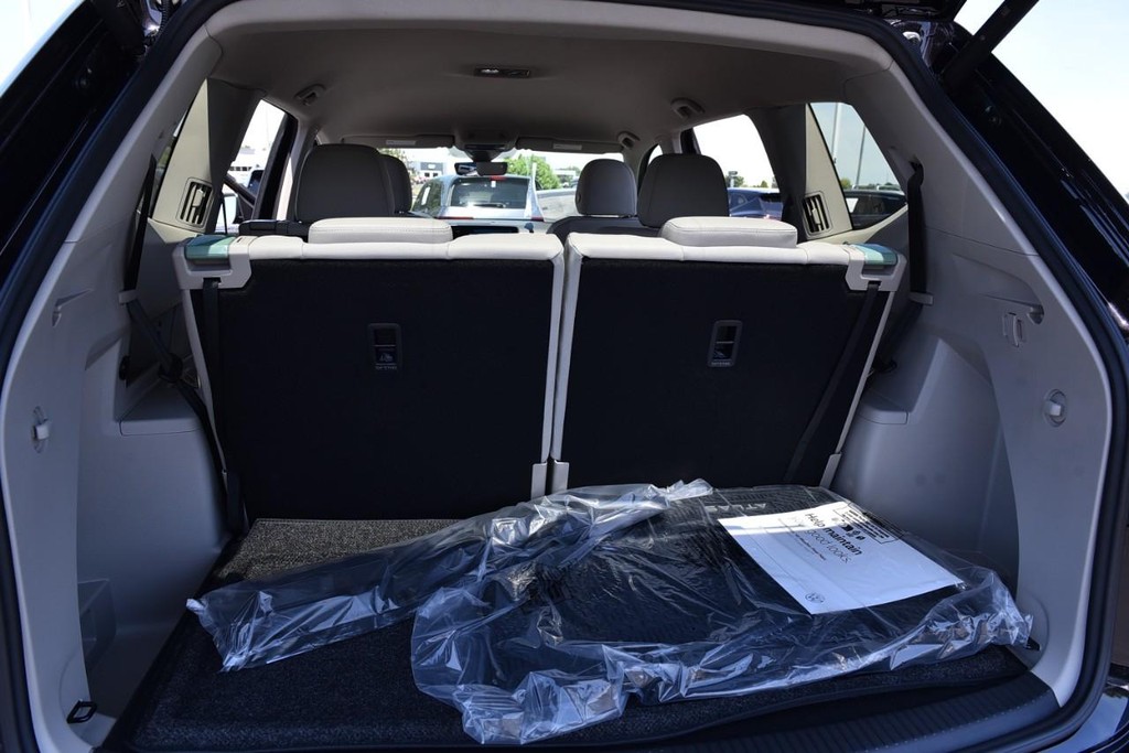 Volkswagen Atlas Vehicle Full-screen Gallery Image 25