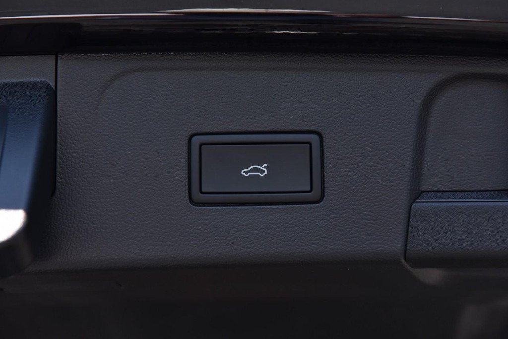 Volkswagen Atlas Vehicle Full-screen Gallery Image 26