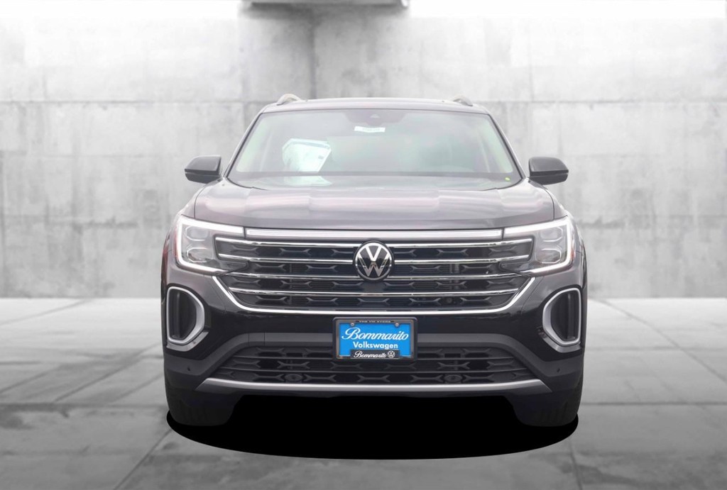 Volkswagen Atlas Vehicle Full-screen Gallery Image 4