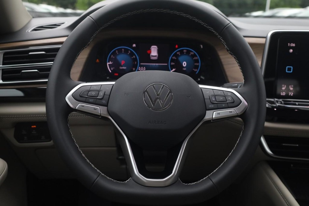 Volkswagen Atlas Vehicle Full-screen Gallery Image 8