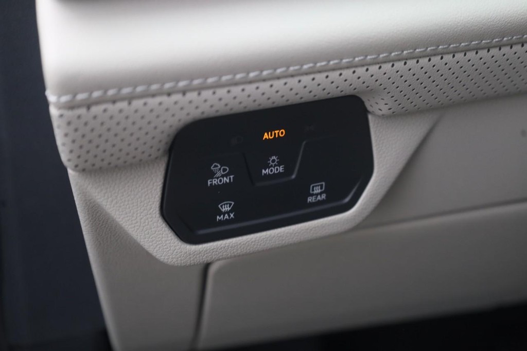 Volkswagen Atlas Vehicle Full-screen Gallery Image 12