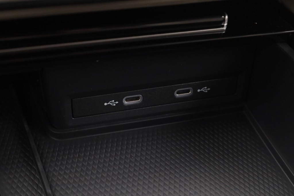 Volkswagen Atlas Vehicle Full-screen Gallery Image 17