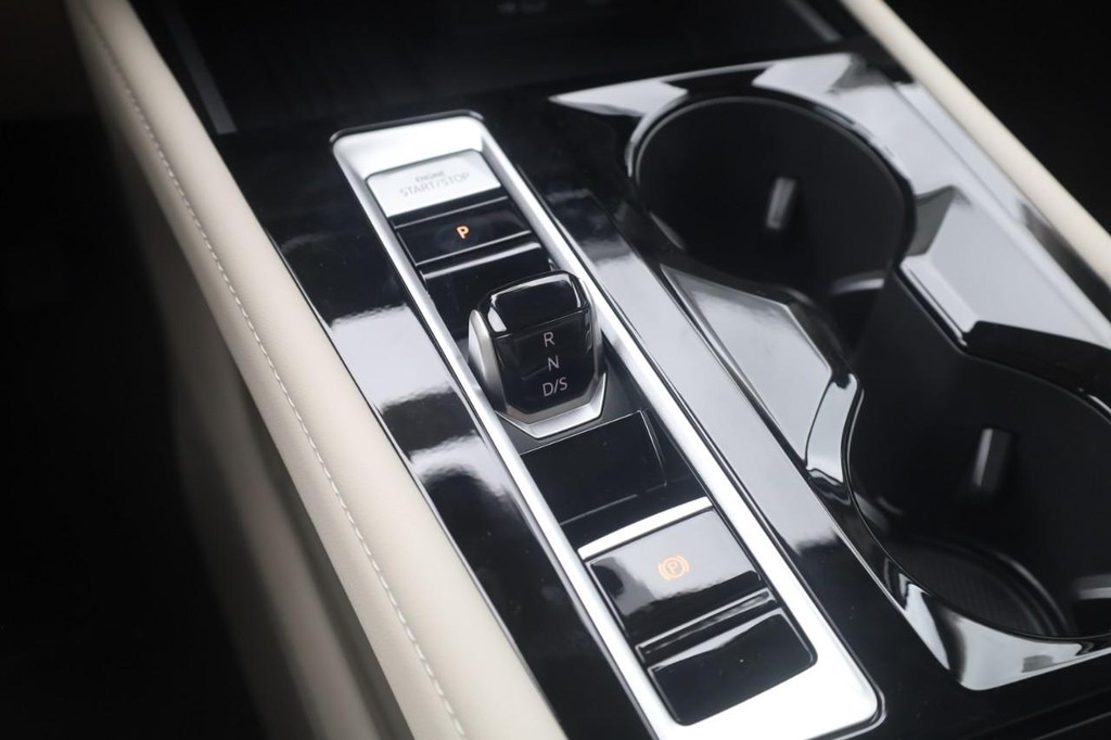 Volkswagen Atlas Vehicle Full-screen Gallery Image 18
