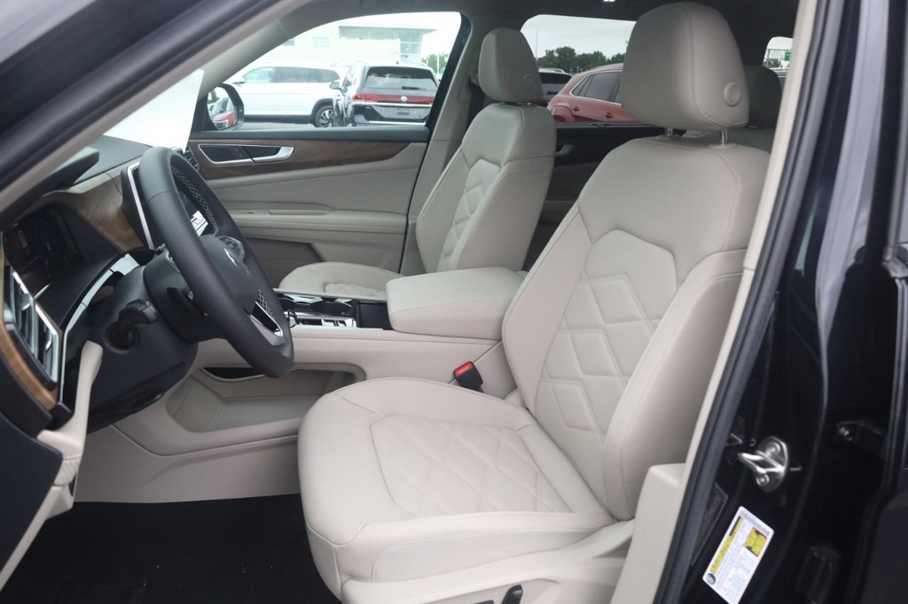 Volkswagen Atlas Vehicle Full-screen Gallery Image 19
