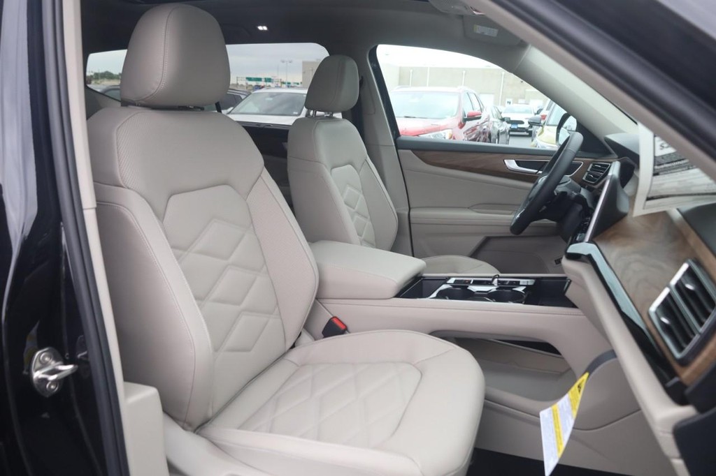 Volkswagen Atlas Vehicle Full-screen Gallery Image 20