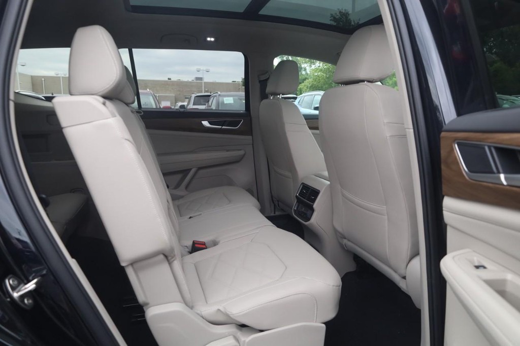 Volkswagen Atlas Vehicle Full-screen Gallery Image 21