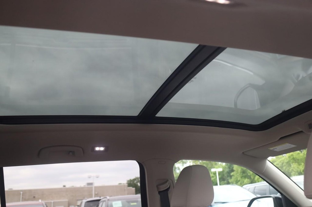 Volkswagen Atlas Vehicle Full-screen Gallery Image 22