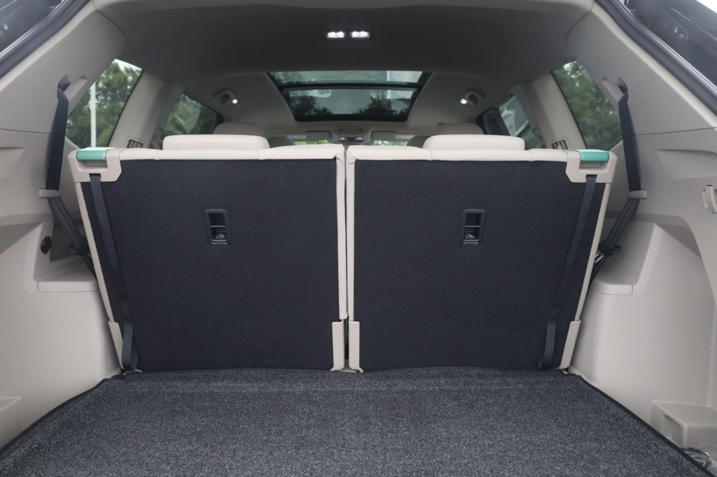 Volkswagen Atlas Vehicle Full-screen Gallery Image 23