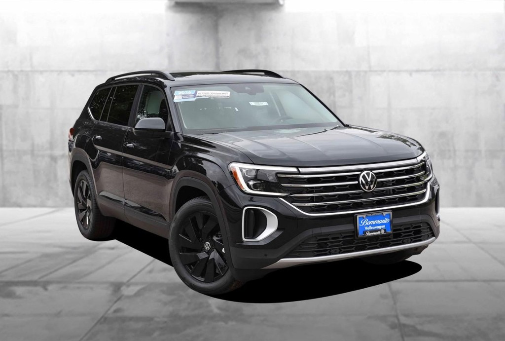 Volkswagen Atlas Vehicle Full-screen Gallery Image 2