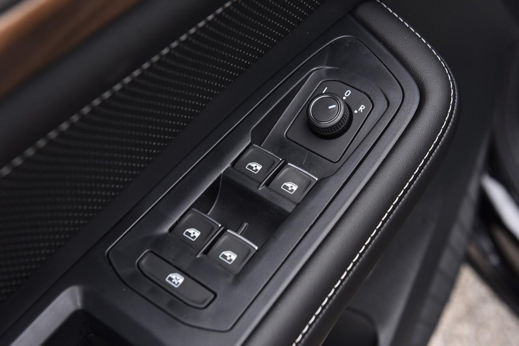 Volkswagen Atlas Vehicle Full-screen Gallery Image 8