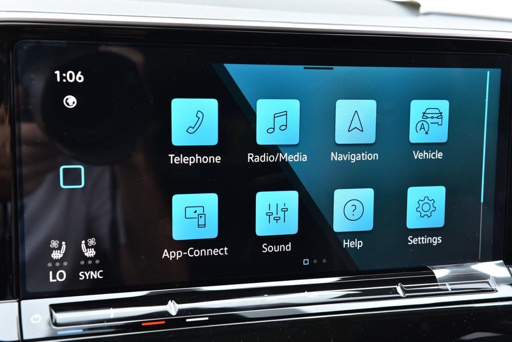 Volkswagen Atlas Vehicle Full-screen Gallery Image 14